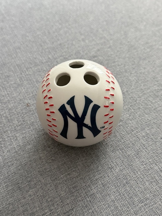 Other - New York Yankees Baseball Logo Ceramic Toothbrush Holder - White & Navy